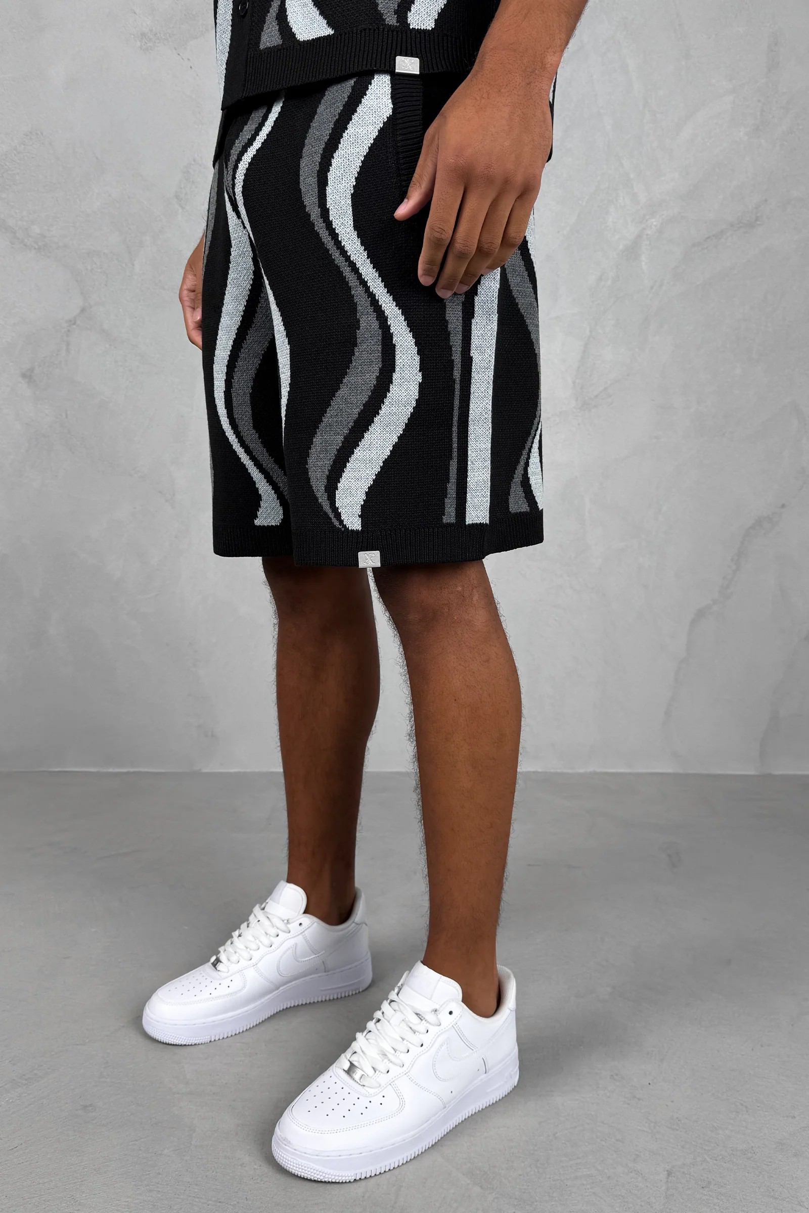 Boxy Flow Knitted Shirt - Black - Image 11