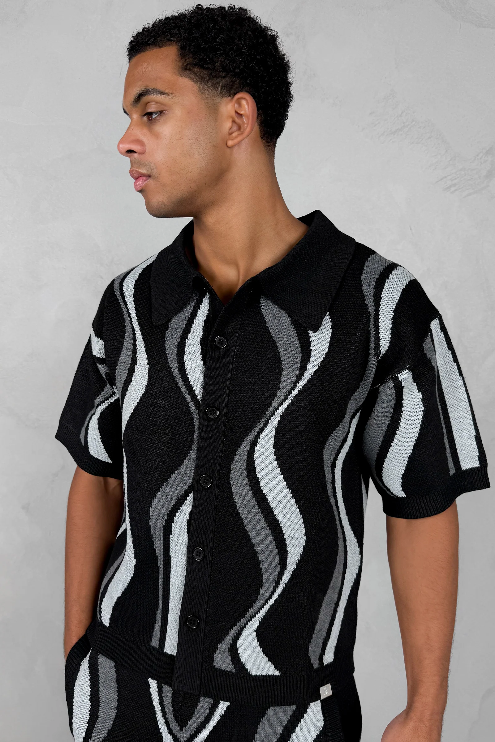 Boxy Flow Knitted Shirt - Black - Image 3