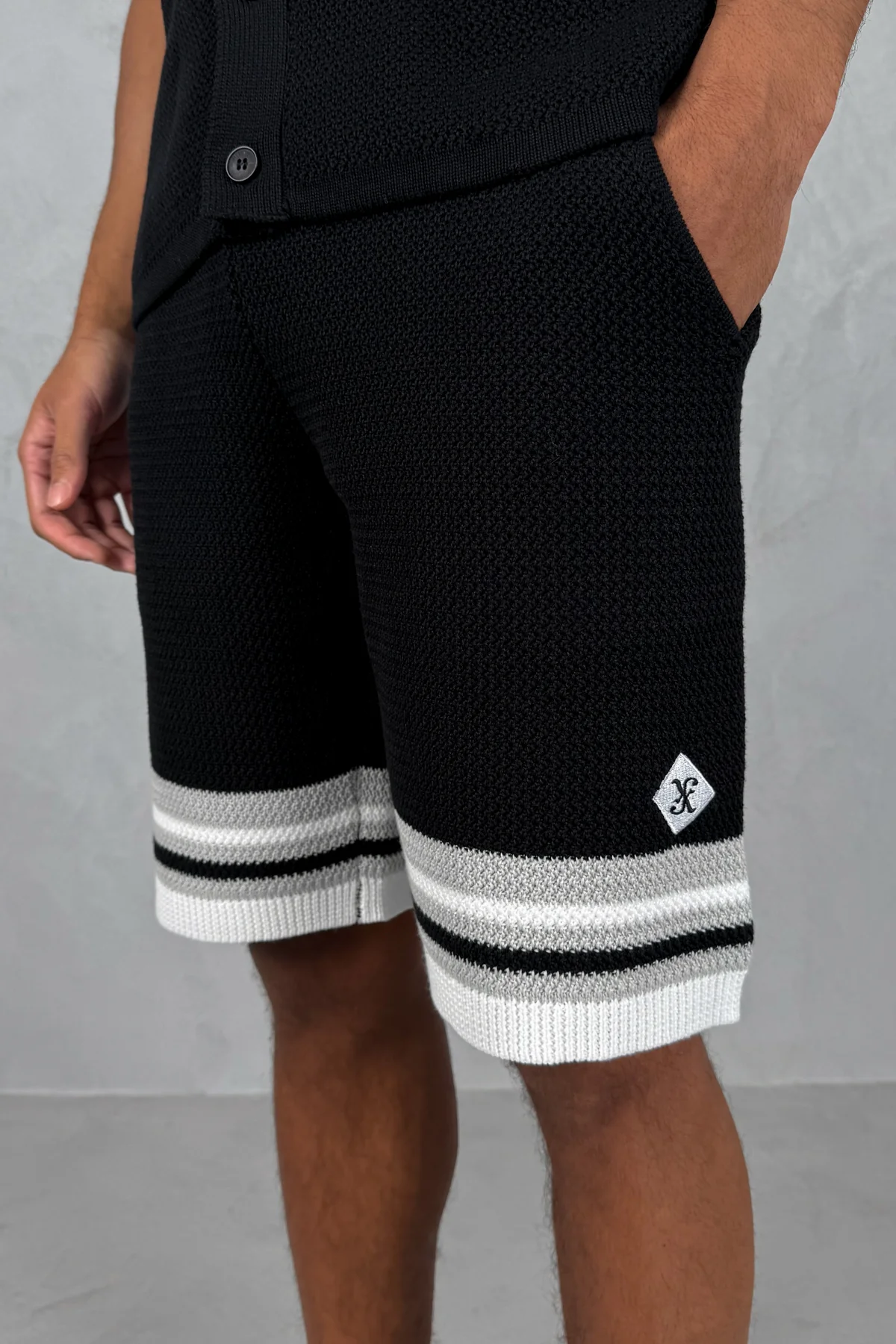 Colour Block Boxy Knit Shirt - Black/White - Image 4