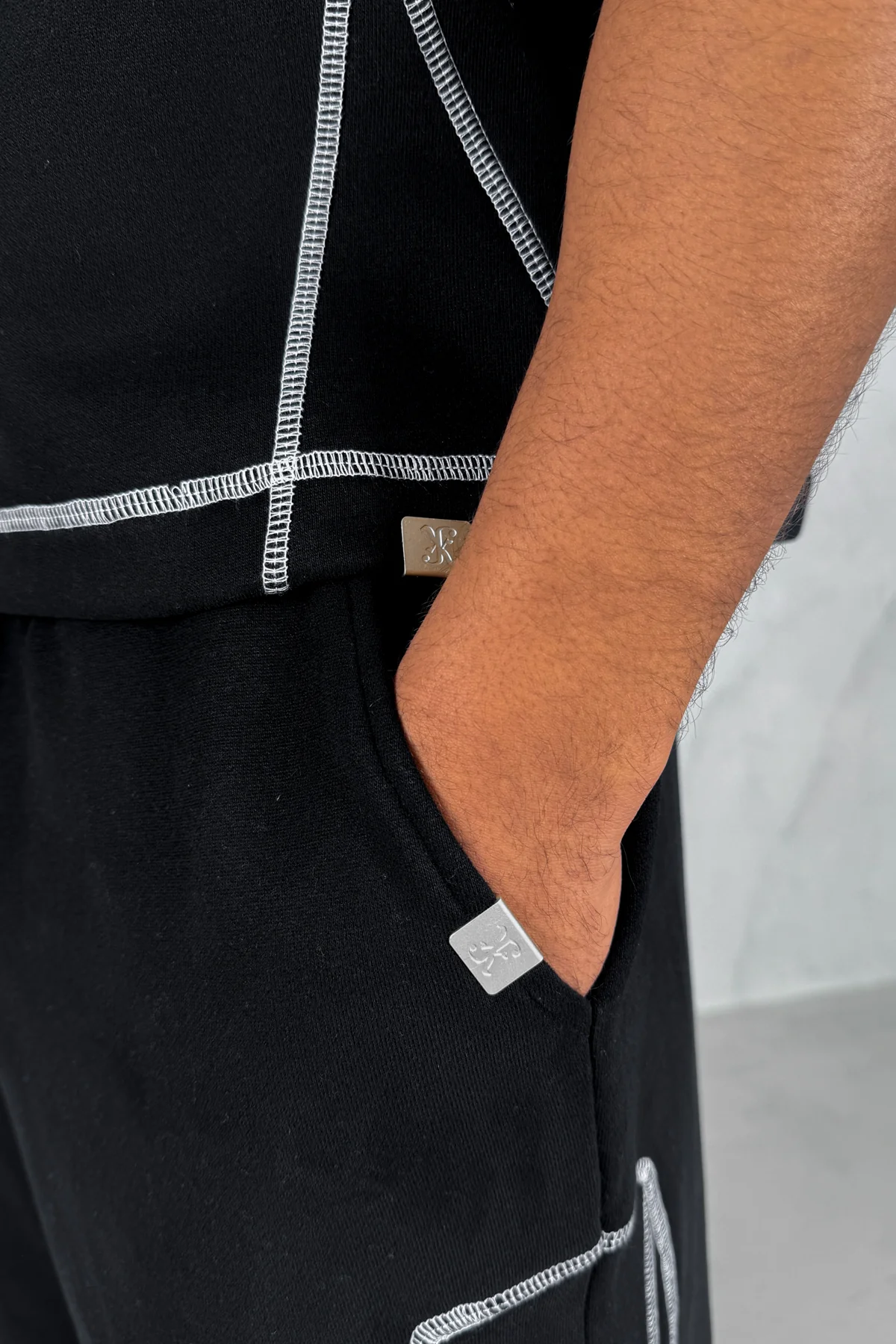 Contrast Stitch Boxy T-Shirt - Black - Image 4