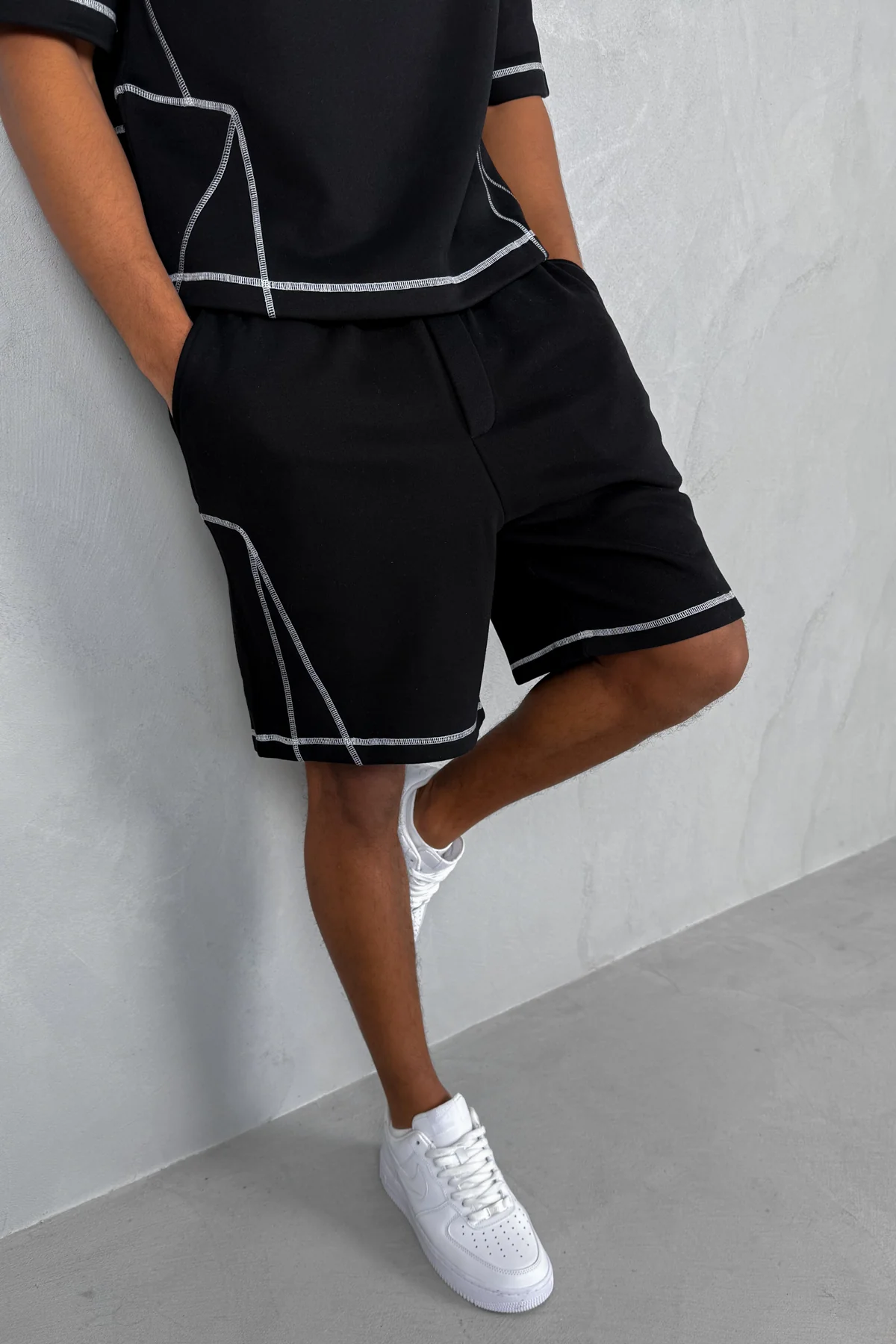Contrast Stitch Boxy T-Shirt - Black - Image 6