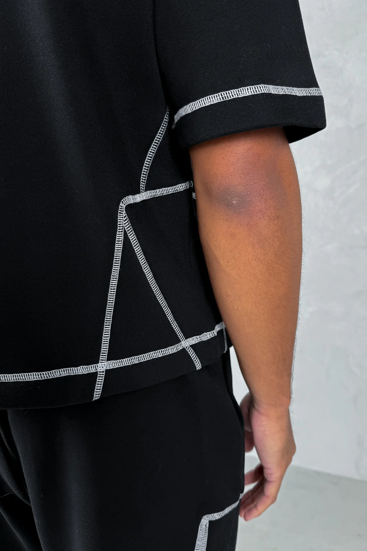 Contrast Stitch Boxy T-Shirt - Black - Image 7