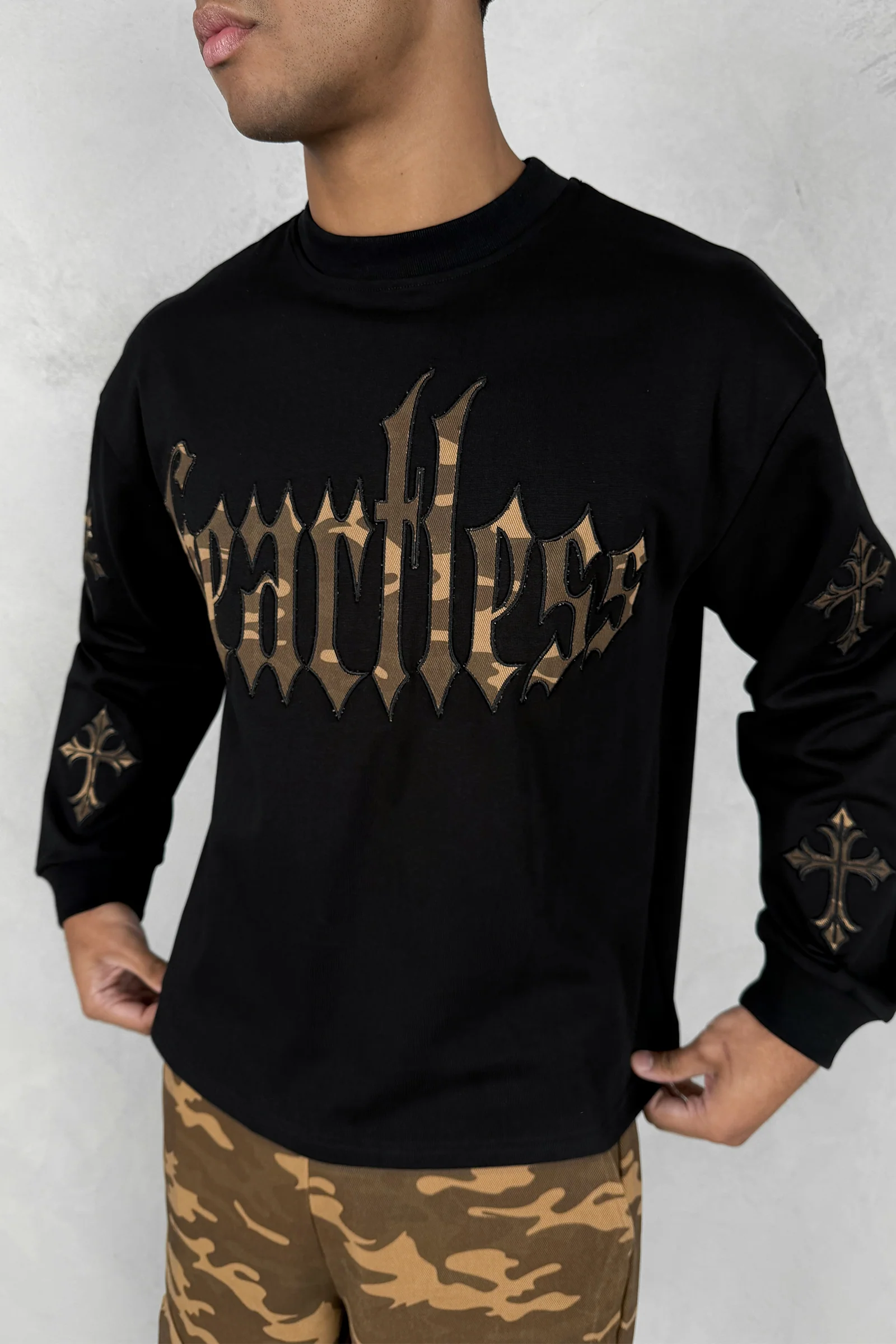 Heartless Boxy Long Sleeve Camo T-Shirt - Black - Image 6