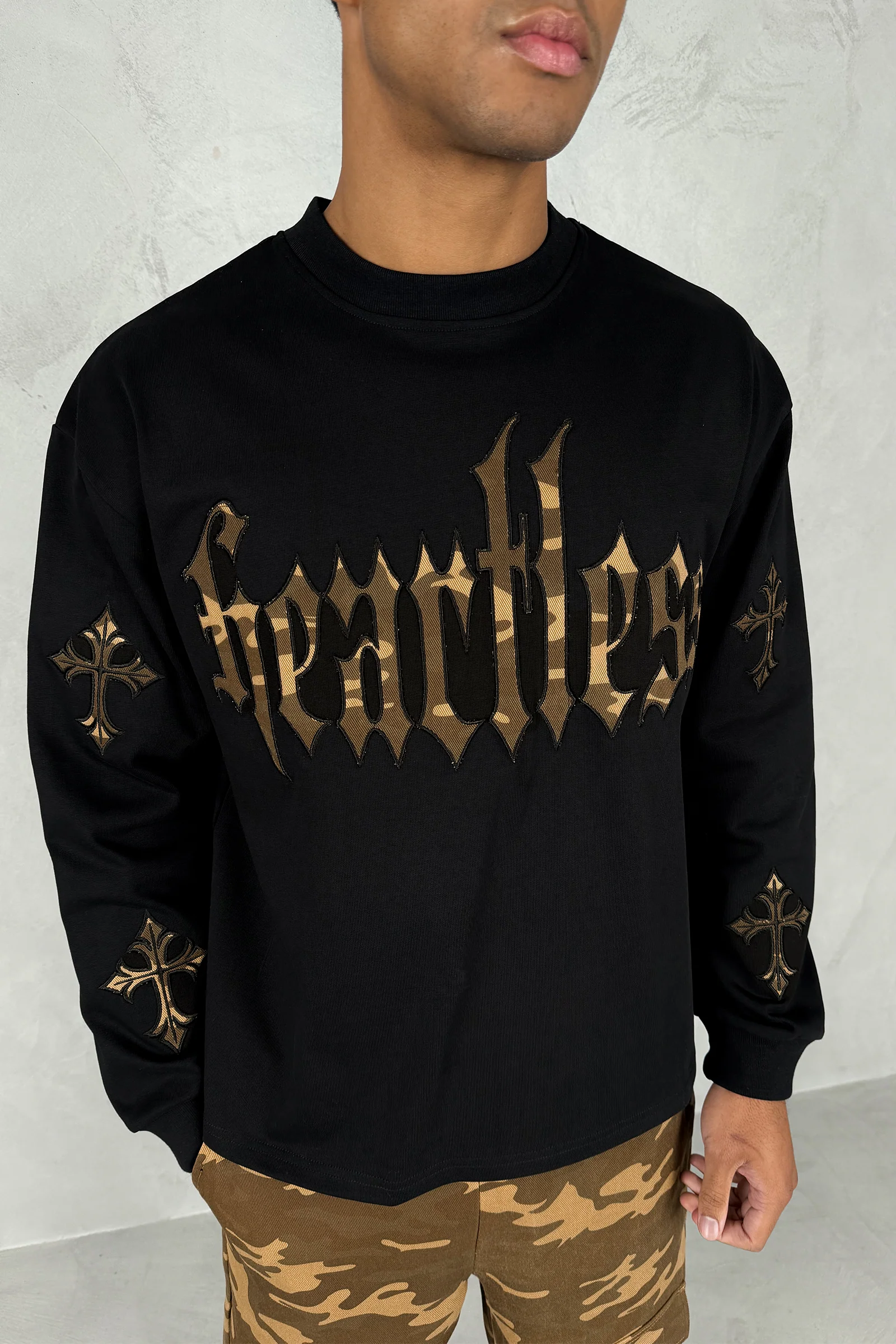 Heartless Boxy Long Sleeve Camo T-Shirt - Black - Image 9